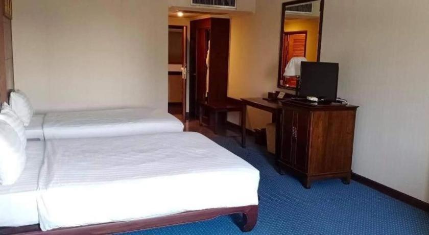 Sri U-Thong Grand Hotel Suphan Buri Buitenkant foto