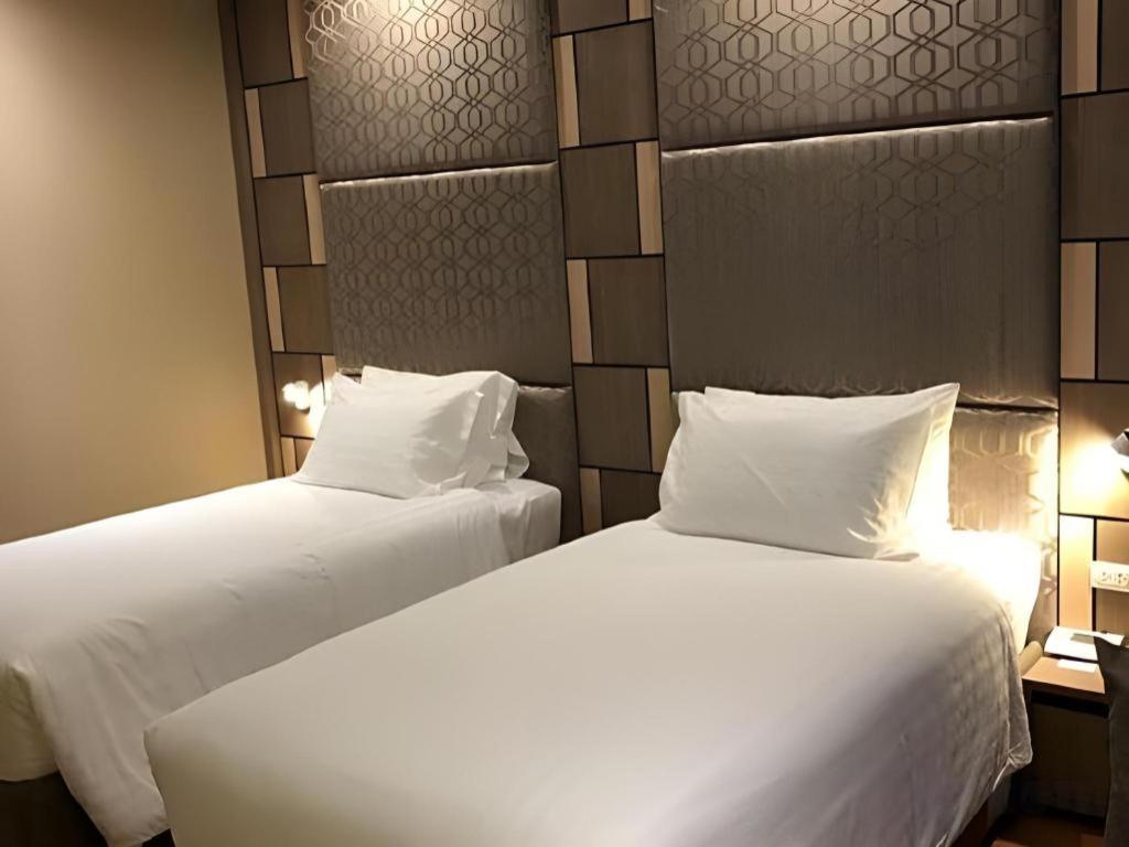 Sri U-Thong Grand Hotel Suphan Buri Buitenkant foto