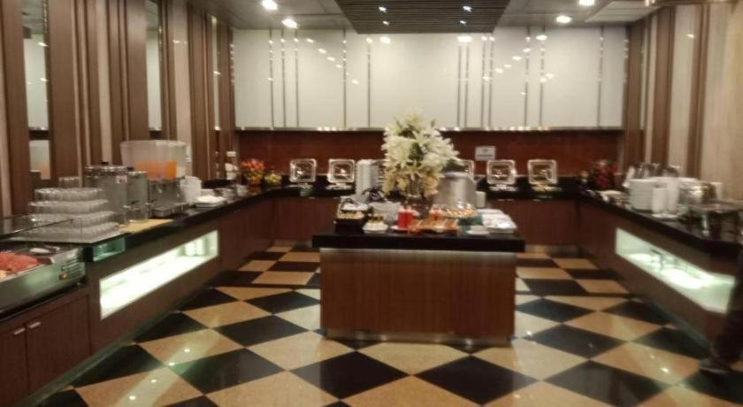 Sri U-Thong Grand Hotel Suphan Buri Buitenkant foto